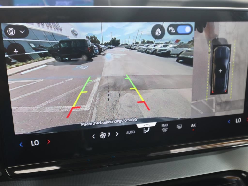 Used 2025 Ford Expedition Active RWD image 4