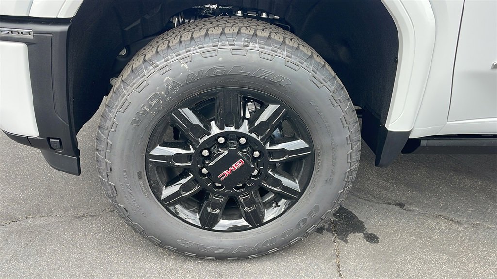 New 2026 GMC Sierra 2500 AT4 w/ AT4 Premium Plus Package image 9