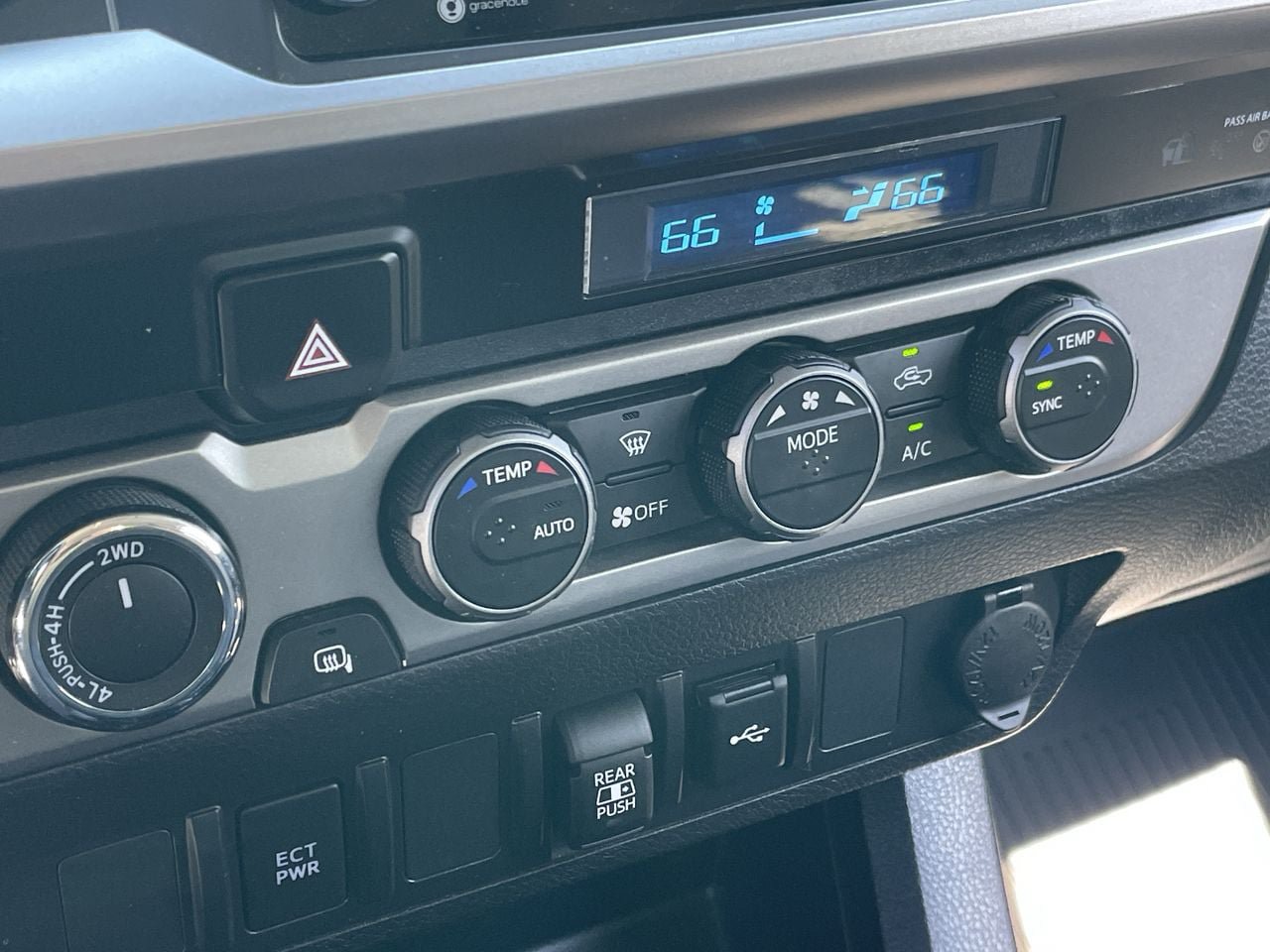 Used 2023 Toyota Tacoma SR5 AWD/4WD image 34