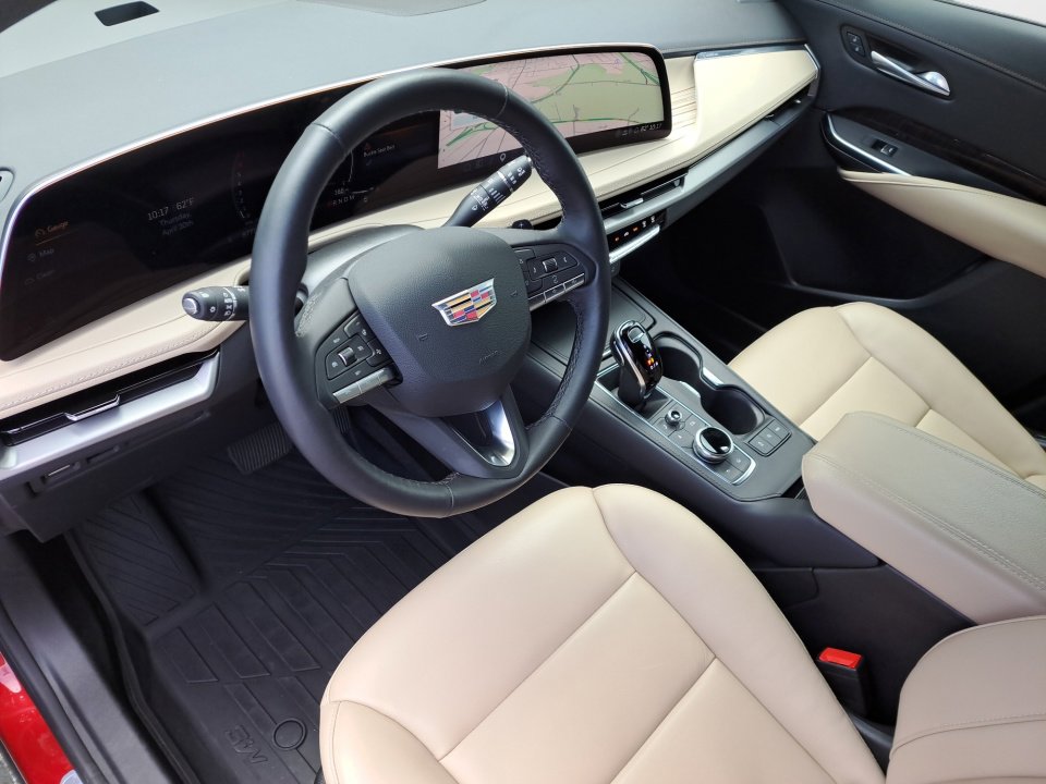 Used 2025 Cadillac XT4 Premium Luxury w/ Cold Weather Package FWD image 10