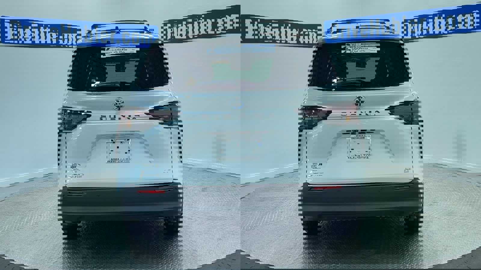 Used 2025 Toyota Sienna XLE w/ XLE Plus Package image 7