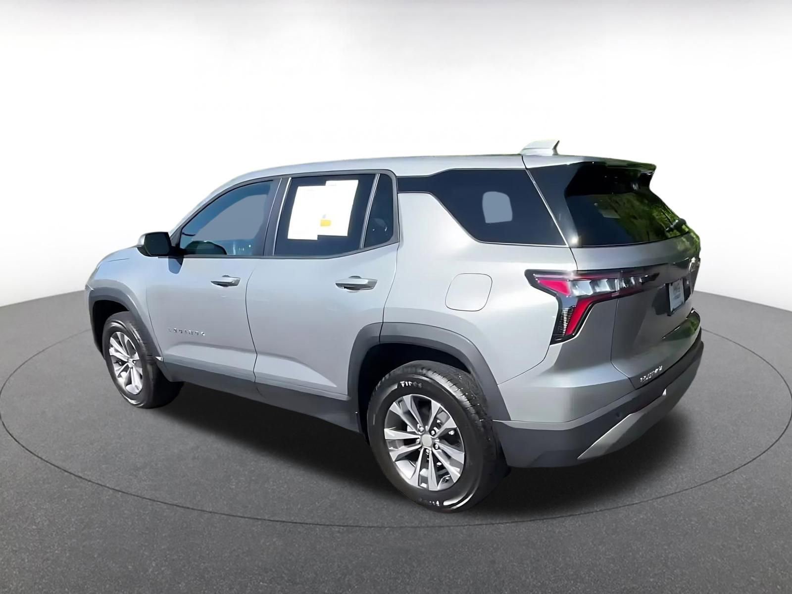 Used 2025 Chevrolet Equinox LT FWD image 10