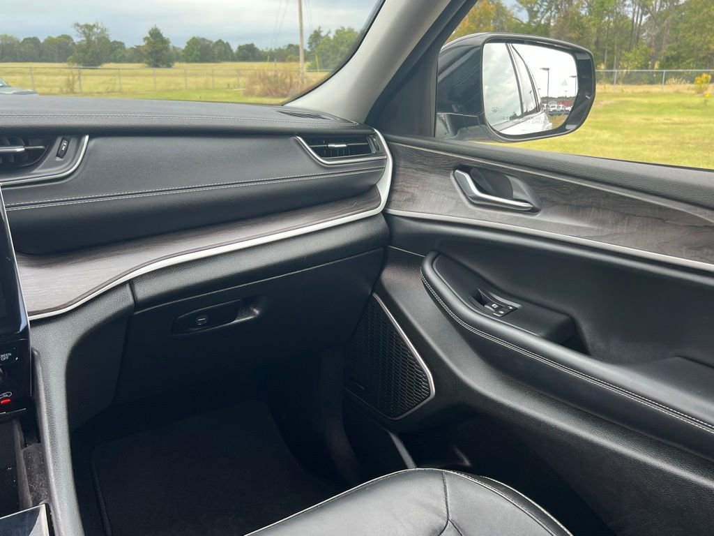 Used 2022 Jeep Grand Cherokee Limited image 21