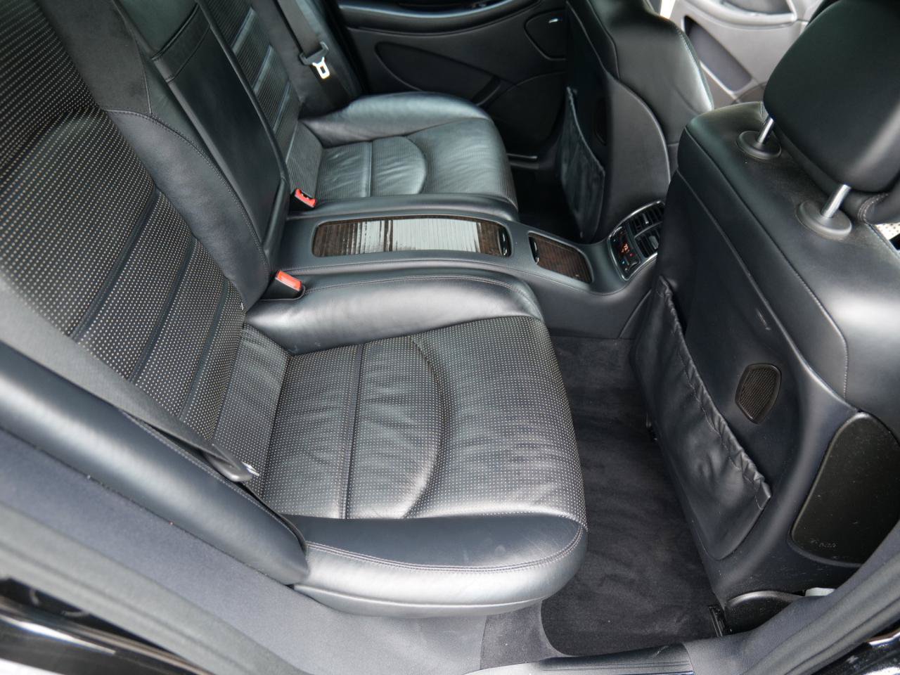 Used 2007 Mercedes-Benz CLS 63 AMG w/ P2 Pkg image 40