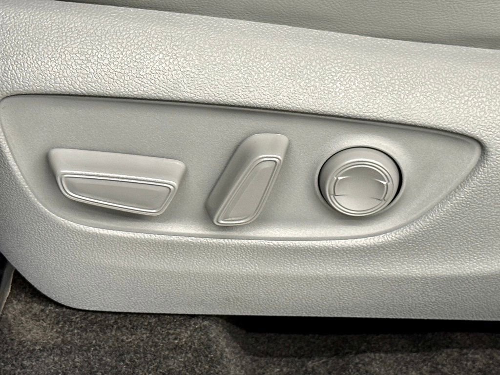 Used 2026 Toyota Highlander Limited image 22