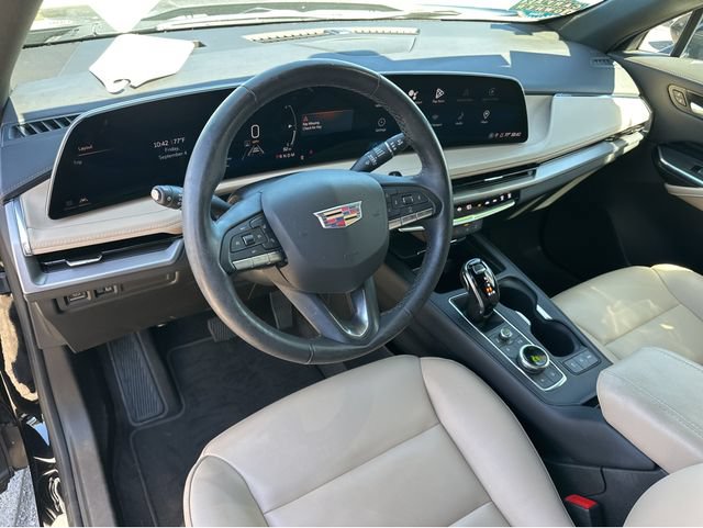 Certified 2024 Cadillac XT4 Luxury w/ Cold Weather Package FWD image 5