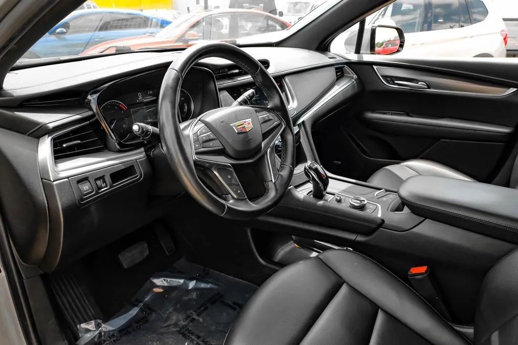 Used 2023 Cadillac XT5 Luxury FWD image 3