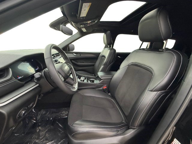 Used 2024 Jeep Grand Cherokee L Altitude AWD/4WD image 10