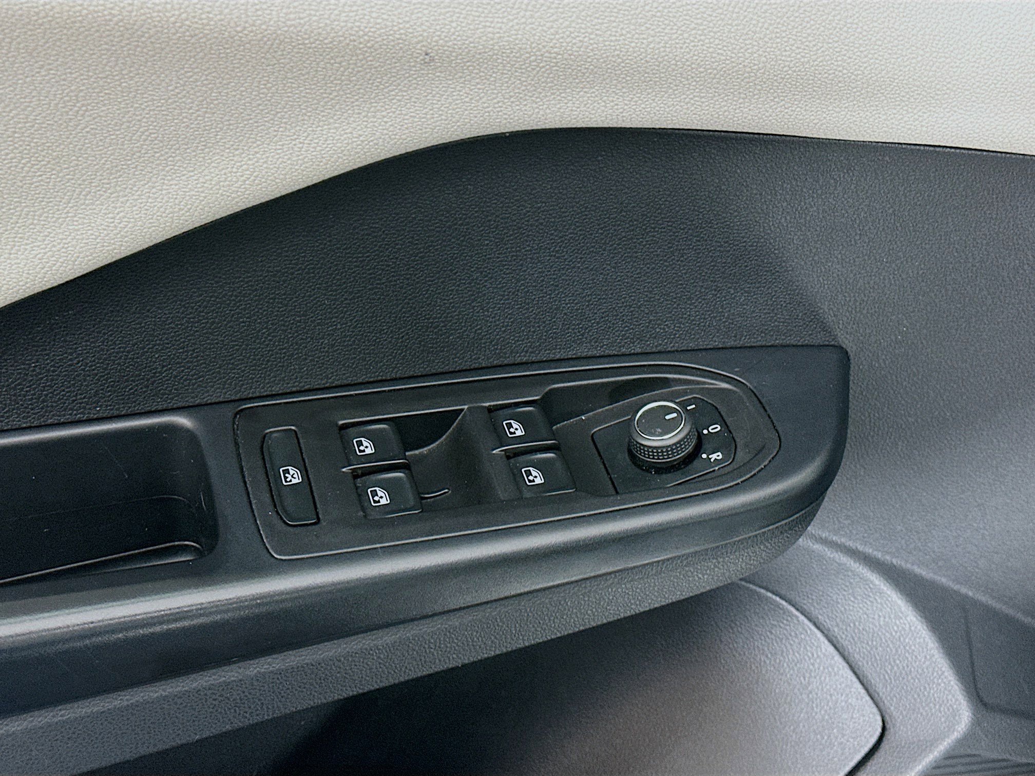 Used 2025 Volkswagen Taos S image 15