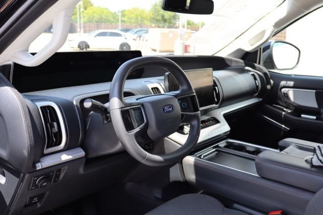 Used 2025 Ford Expedition Max Active AWD/4WD image 17