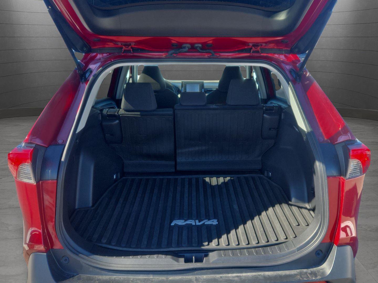 Used 2021 Toyota RAV4 LE image 21