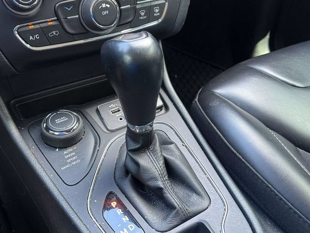 Used 2022 Jeep Cherokee Latitude w/ Sun & Sound Group AWD/4WD image 24