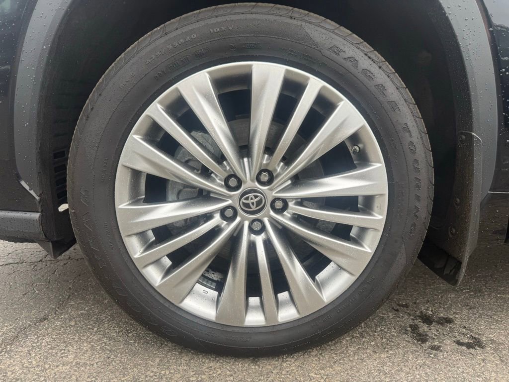 Used 2025 Toyota Highlander Platinum AWD/4WD image 9