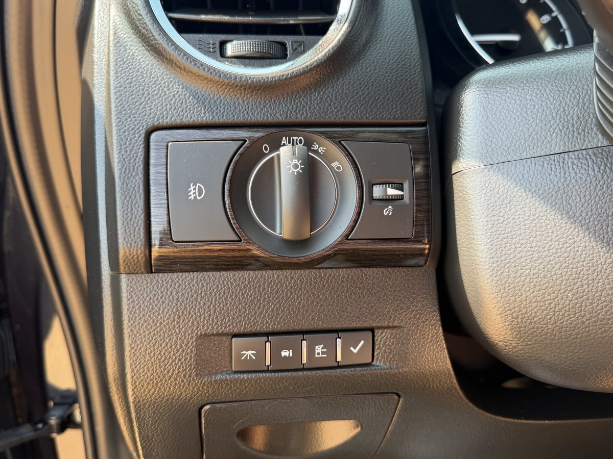 Used 2015 Chevrolet Captiva Sport LT w/ Convenience Package FWD image 28