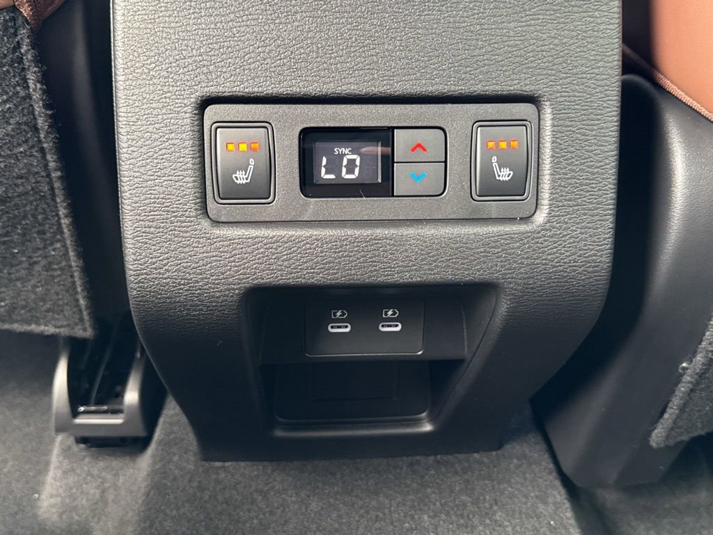 New 2026 Mitsubishi Outlander SEL FWD image 34