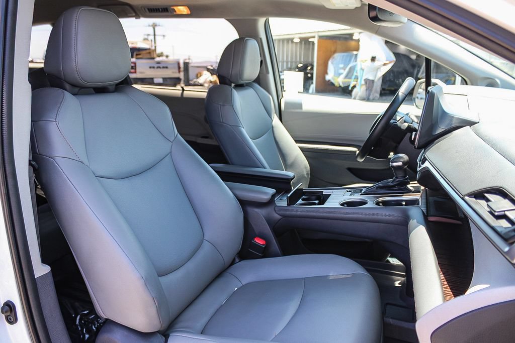 Used 2021 Toyota Sienna XLE w/ XLE Plus Package FWD image 16
