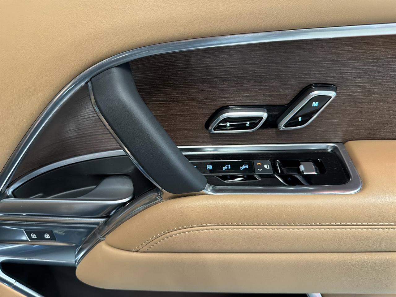 Used 2025 Land Rover Range Rover Long Wheelbase SE image 25