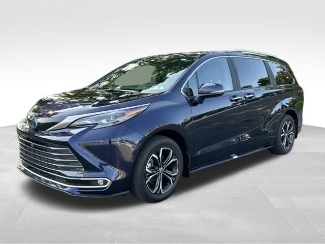 Used 2025 Toyota Sienna Platinum