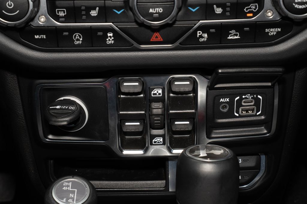 Used 2024 Jeep Wrangler Unlimited Sahara w/ Safety Group AWD/4WD image 22