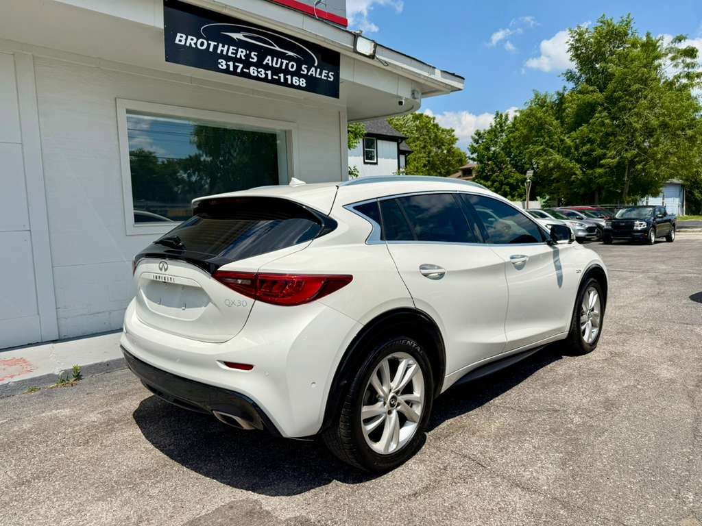 Used 2017 INFINITI QX30 Premium w/ Technology Package FWD image 14