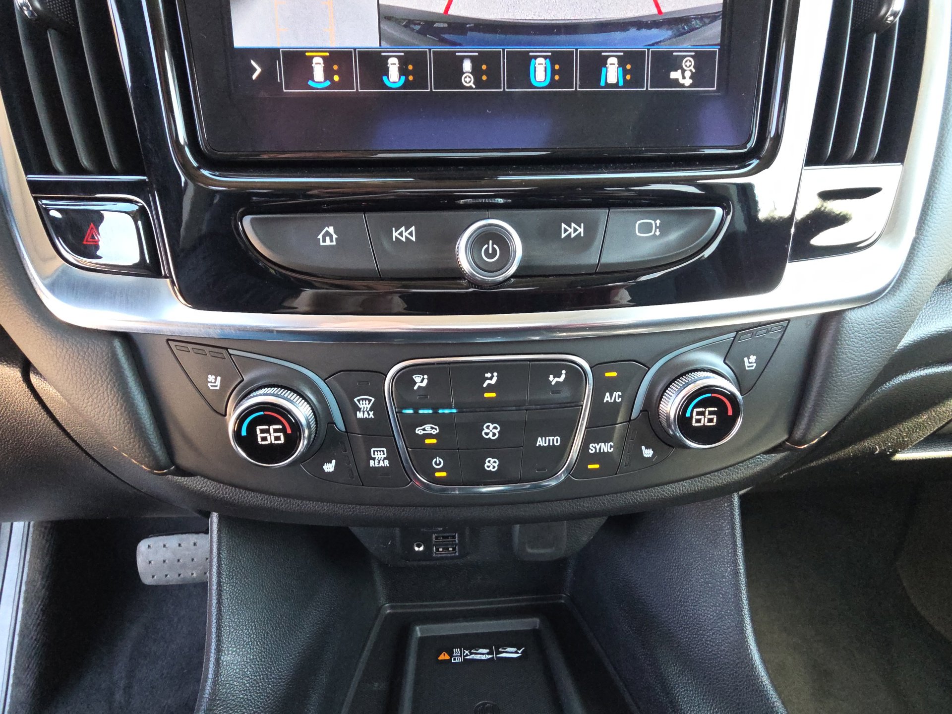 Used 2021 Chevrolet Traverse Premier w/ Redline Edition image 23