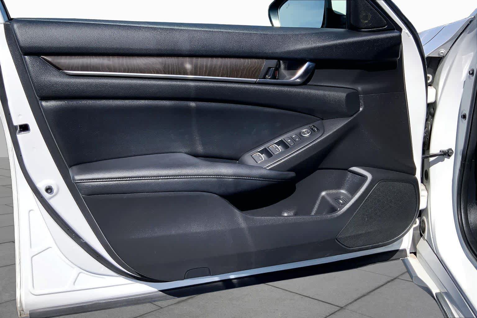 Used 2020 Honda Accord EX image 25