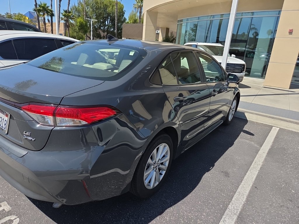 Used 2025 Toyota Corolla LE w/ LE Premium Package FWD image 2