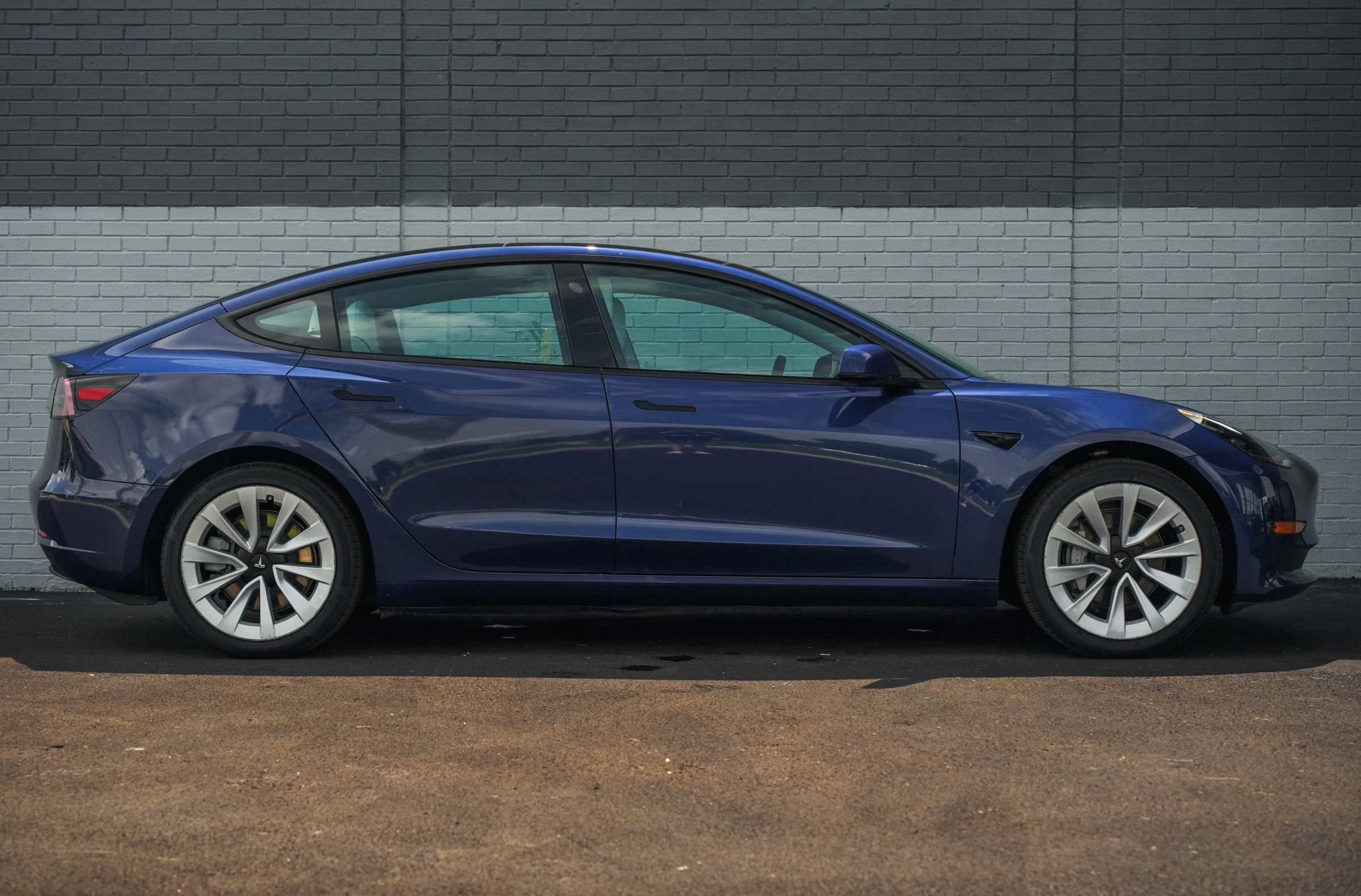 Used 2023 Tesla Model 3 Standard Range RWD image 4