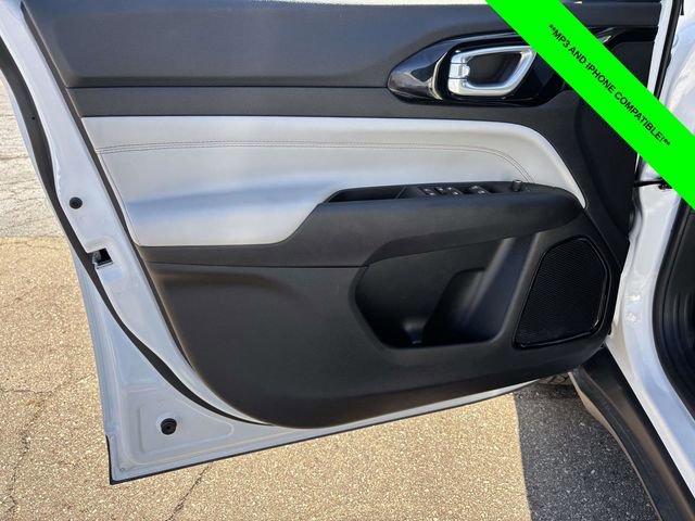 Used 2023 Jeep Compass Limited image 9