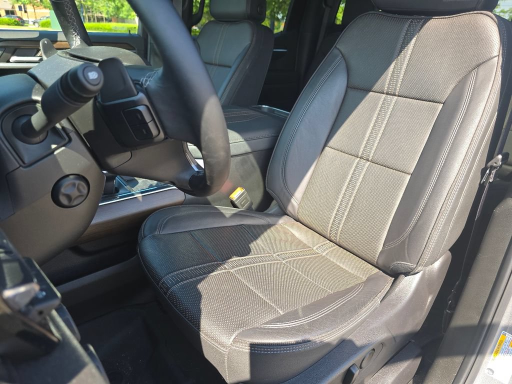 Used 2024 Chevrolet Silverado 1500 High Country w/ Technology Package AWD/4WD image 25