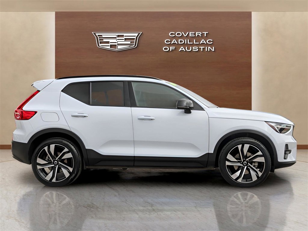 Used 2024 Volvo XC40 B5 Ultimate w/ Protection Package Premier image 5