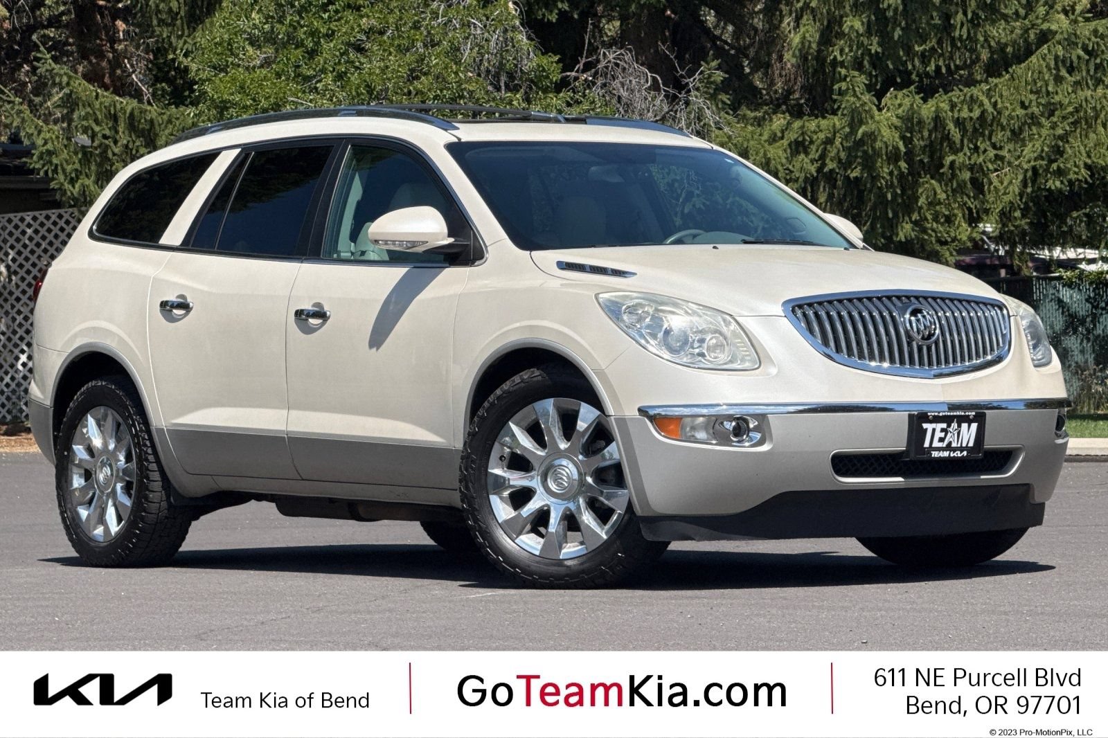 Used 2012 Buick Enclave Premium AWD/4WD image 1