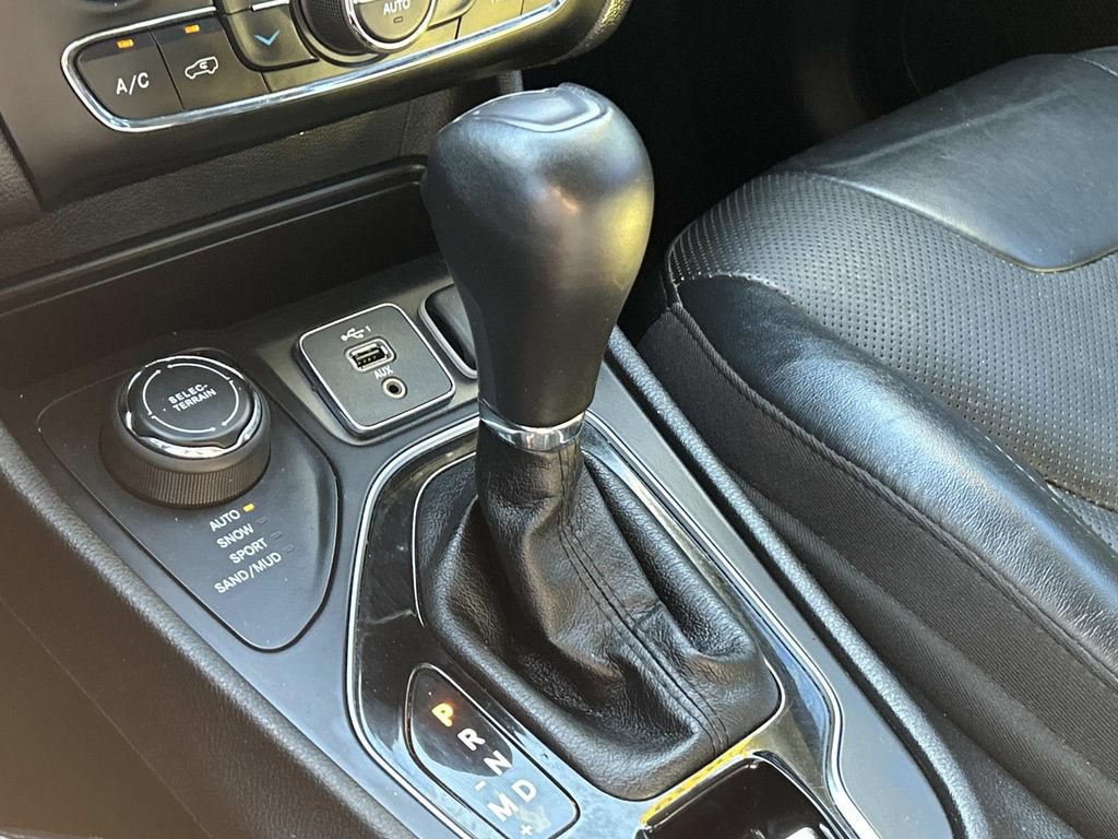 Used 2019 Jeep Cherokee Limited AWD/4WD image 29