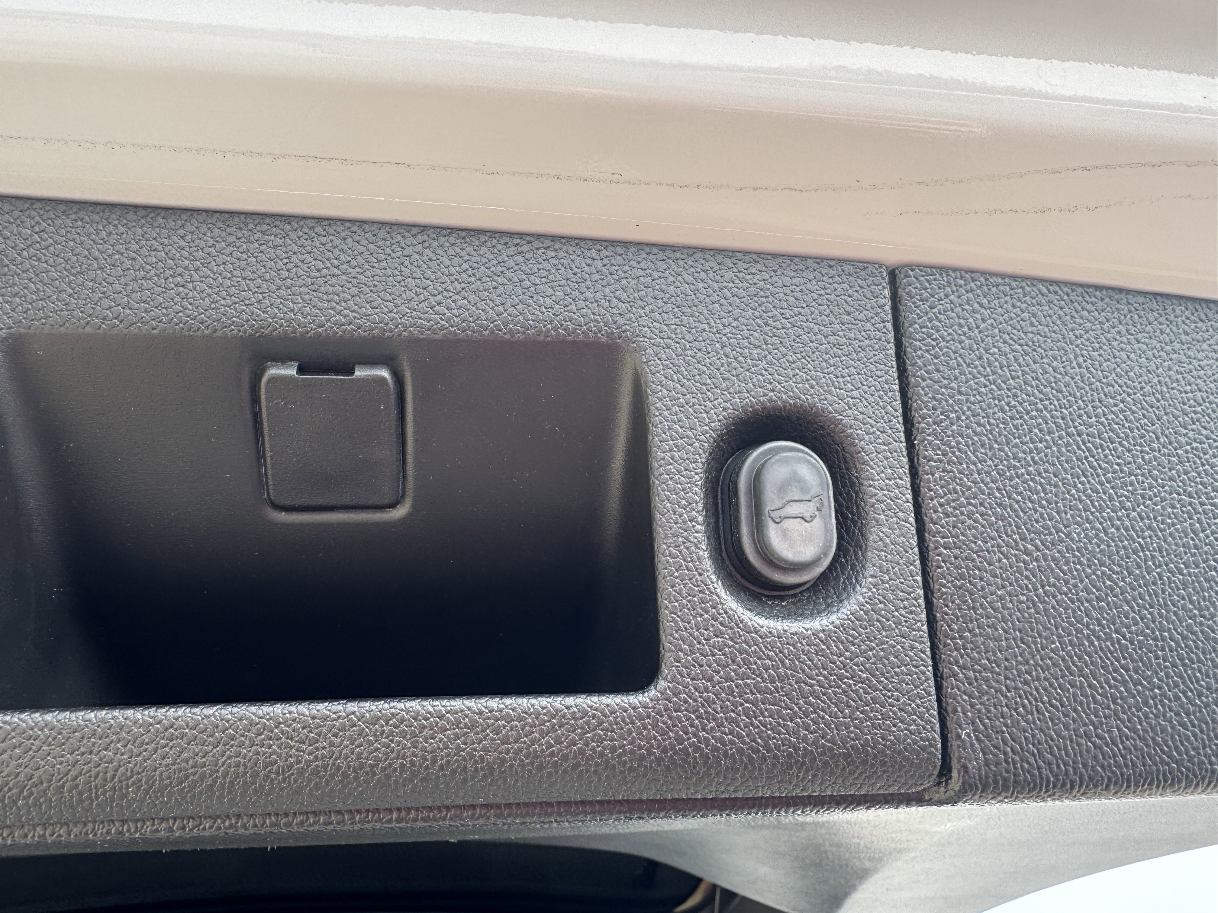 Used 2018 Chevrolet Tahoe LT w/ Luxury Package image 6