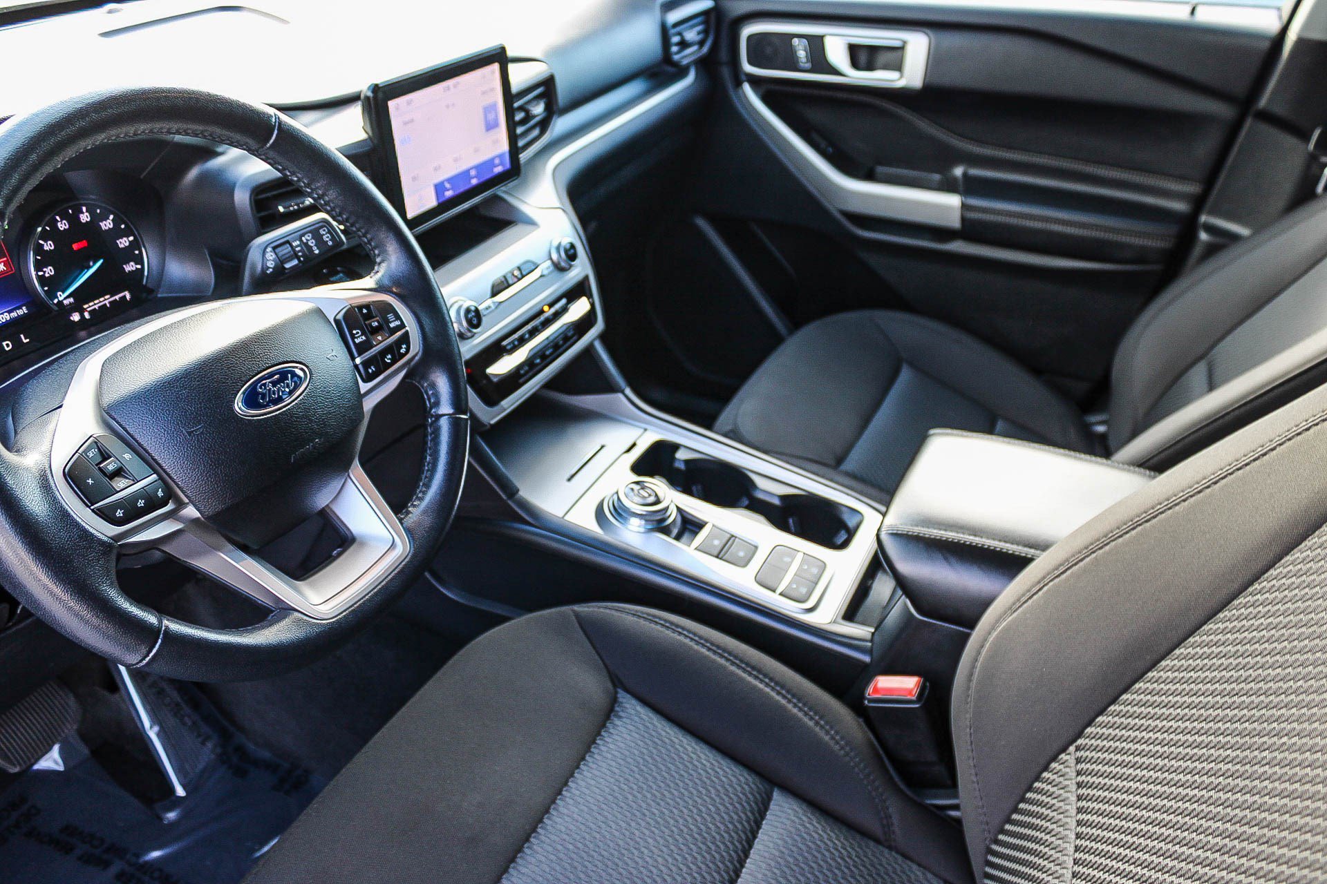 Used 2022 Ford Explorer XLT image 18