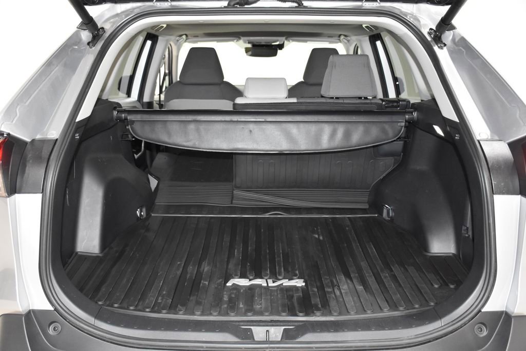 Used 2025 Toyota RAV4 XLE image 28