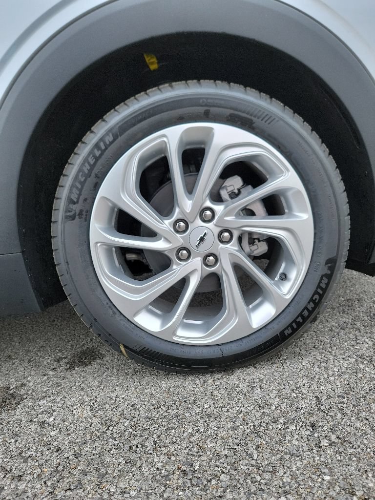 New 2027 Chevrolet Bolt LT FWD image 19
