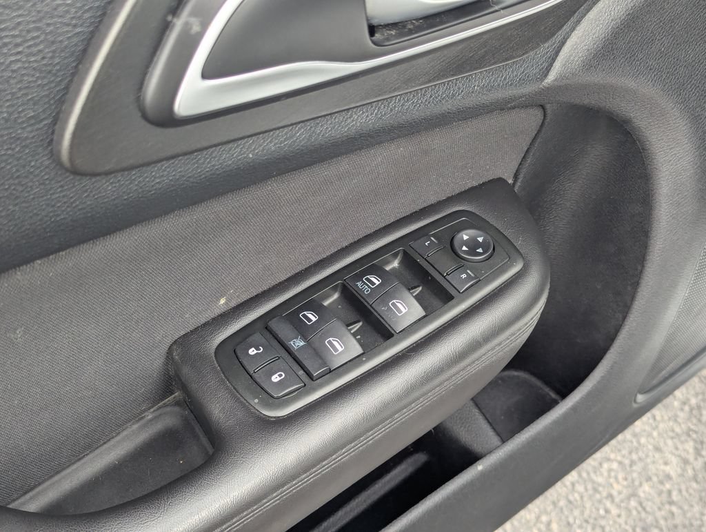 Used 2015 Chrysler 200 Limited w/ Convenience Group FWD image 16