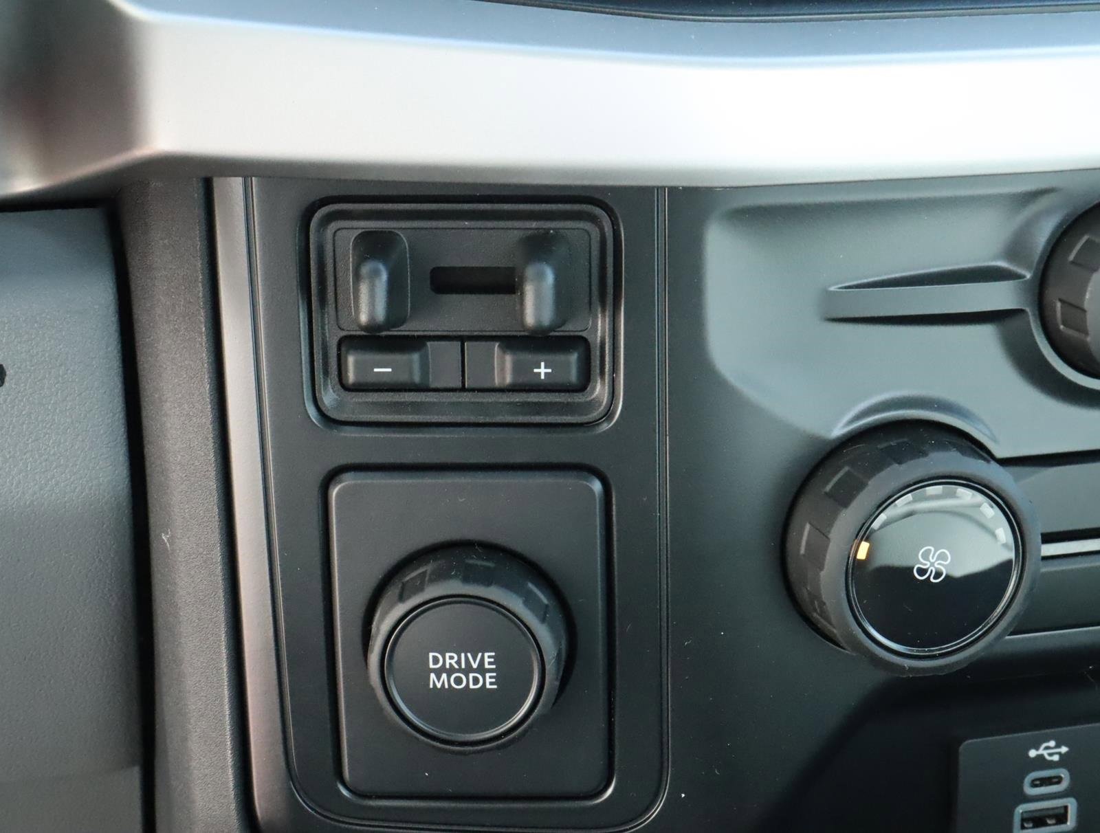 Used 2024 Ford F450 XL w/ XL Chrome Package image 12