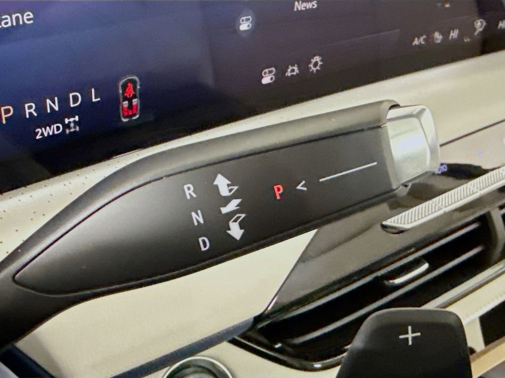 Used 2025 Buick Enclave Avenir w/ Super Cruise Package image 17