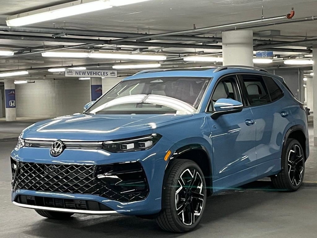 New 2026 Volkswagen Tiguan SEL R-Line image 3