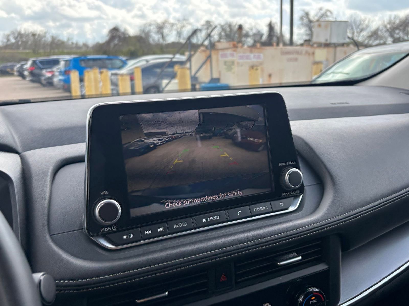 Used 2025 Nissan Rogue SV FWD image 25