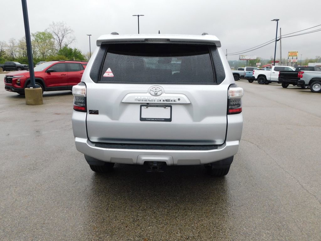 Used 2020 Toyota 4Runner SR5 AWD/4WD image 4