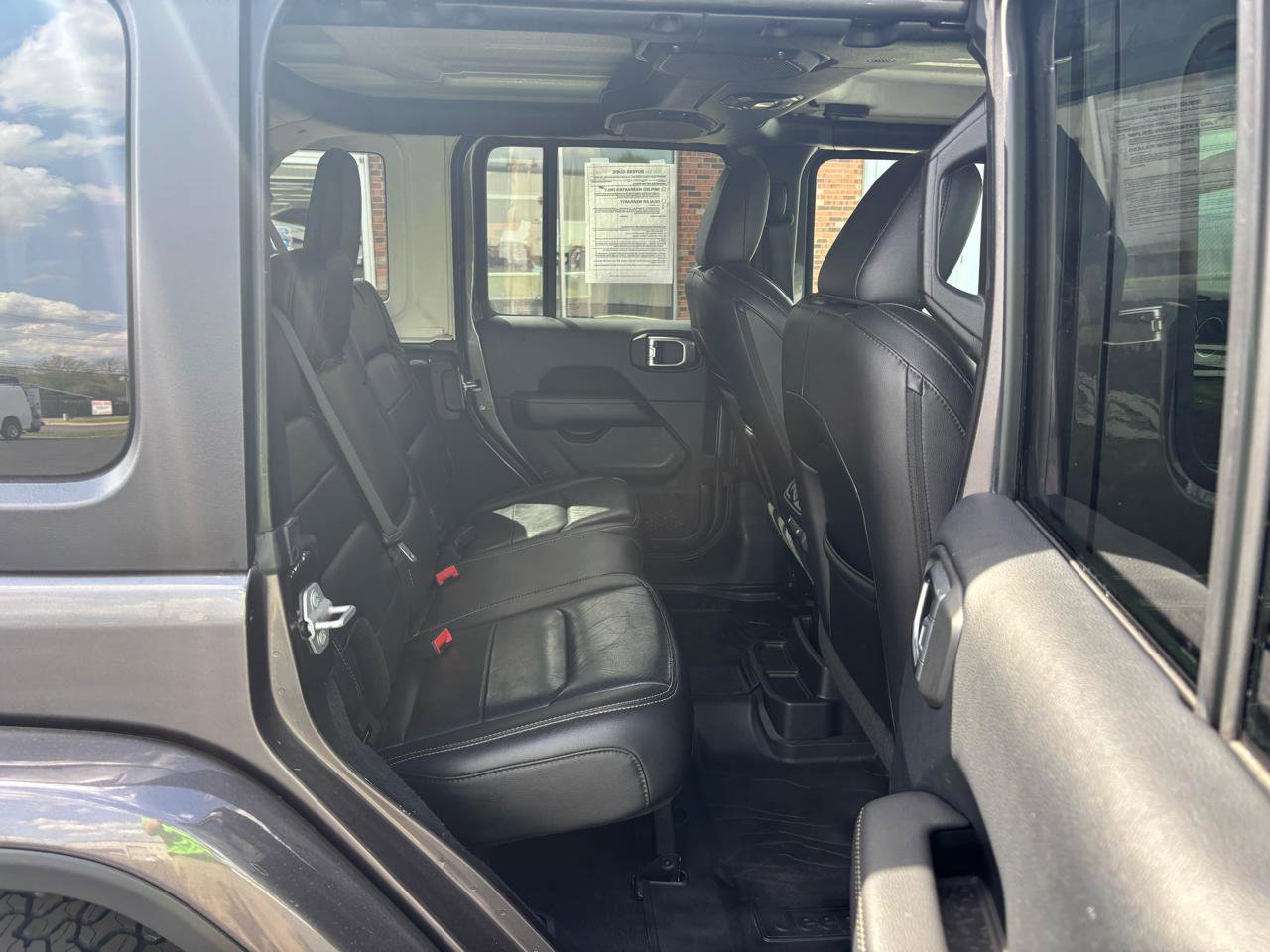 Used 2018 Jeep Wrangler Unlimited Sahara AWD/4WD image 12