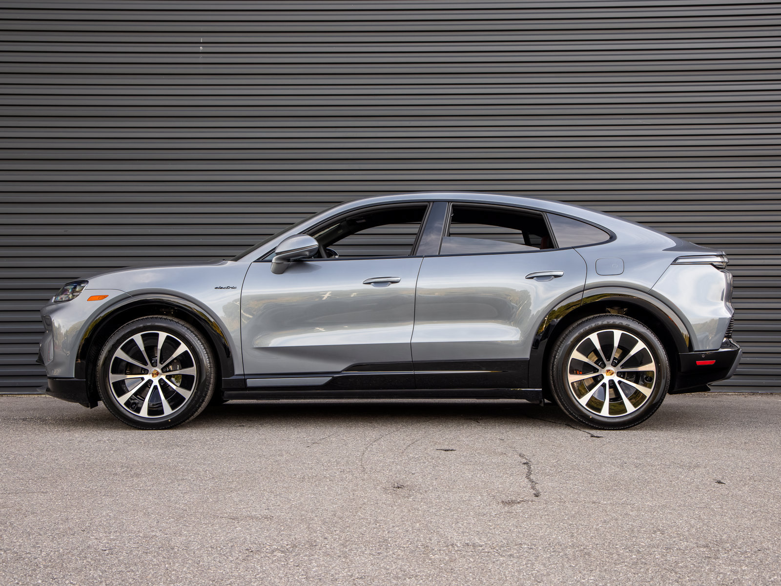 New 2026 Porsche Cayenne Electric Coupe AWD/4WD image 2