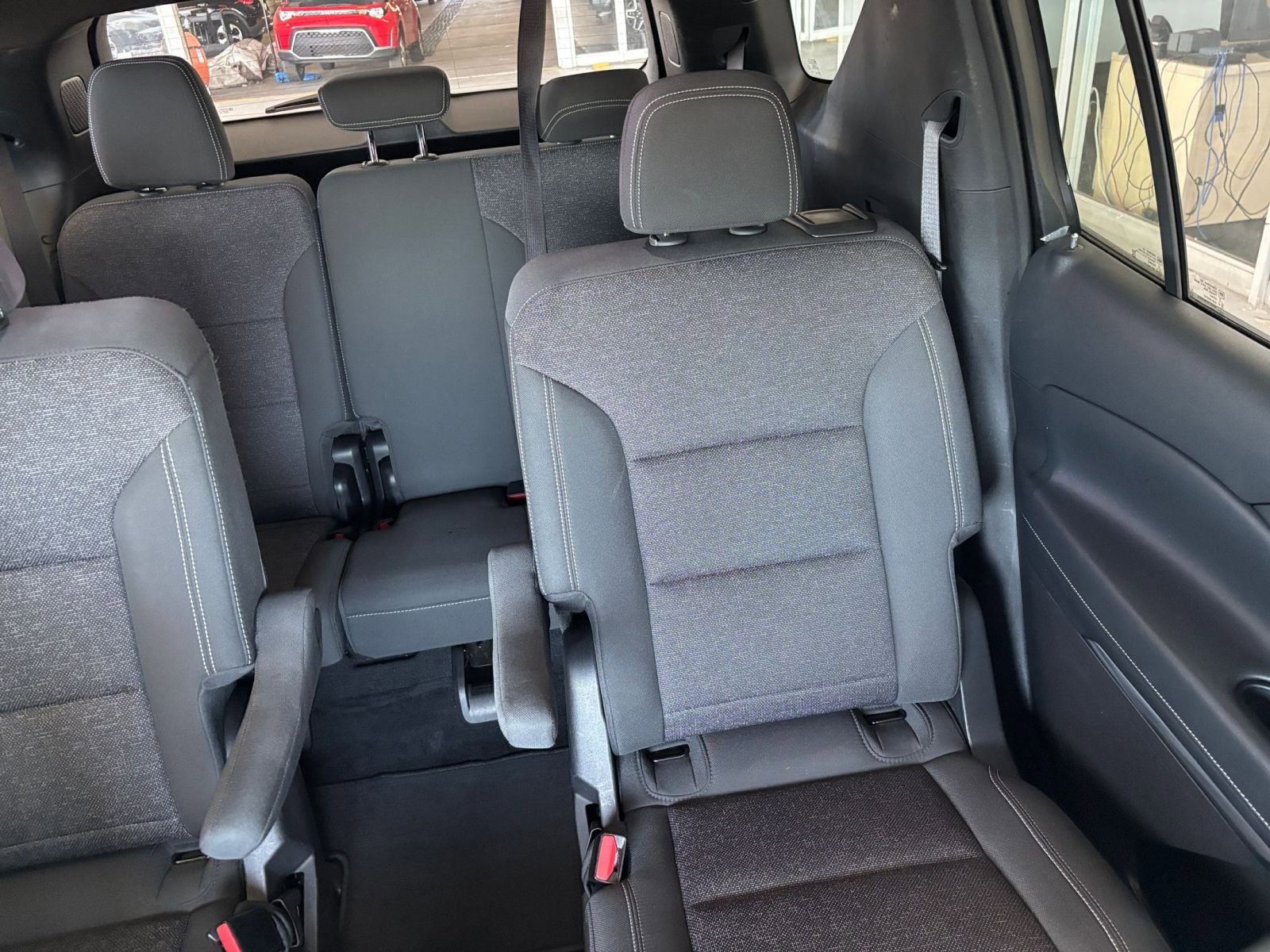 Used 2025 Chevrolet Traverse LT AWD/4WD image 41