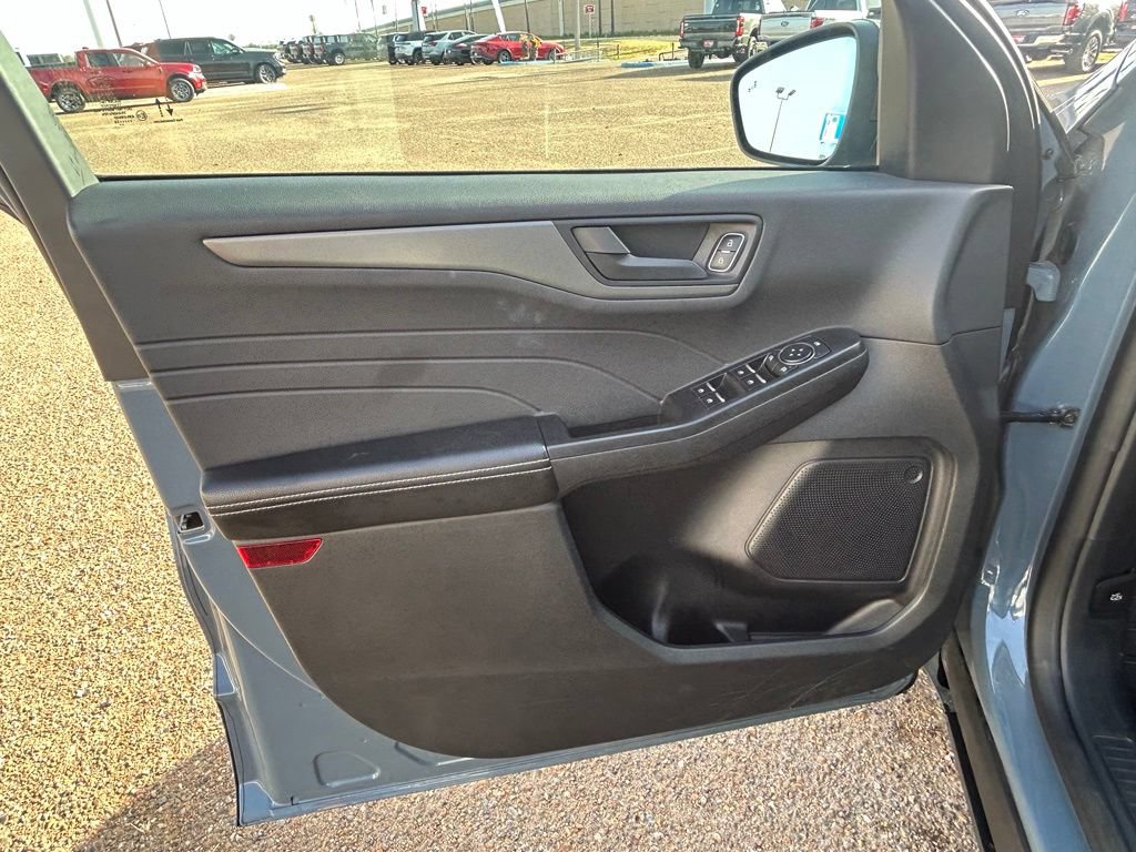 Used 2025 Ford Escape Active AWD/4WD image 10