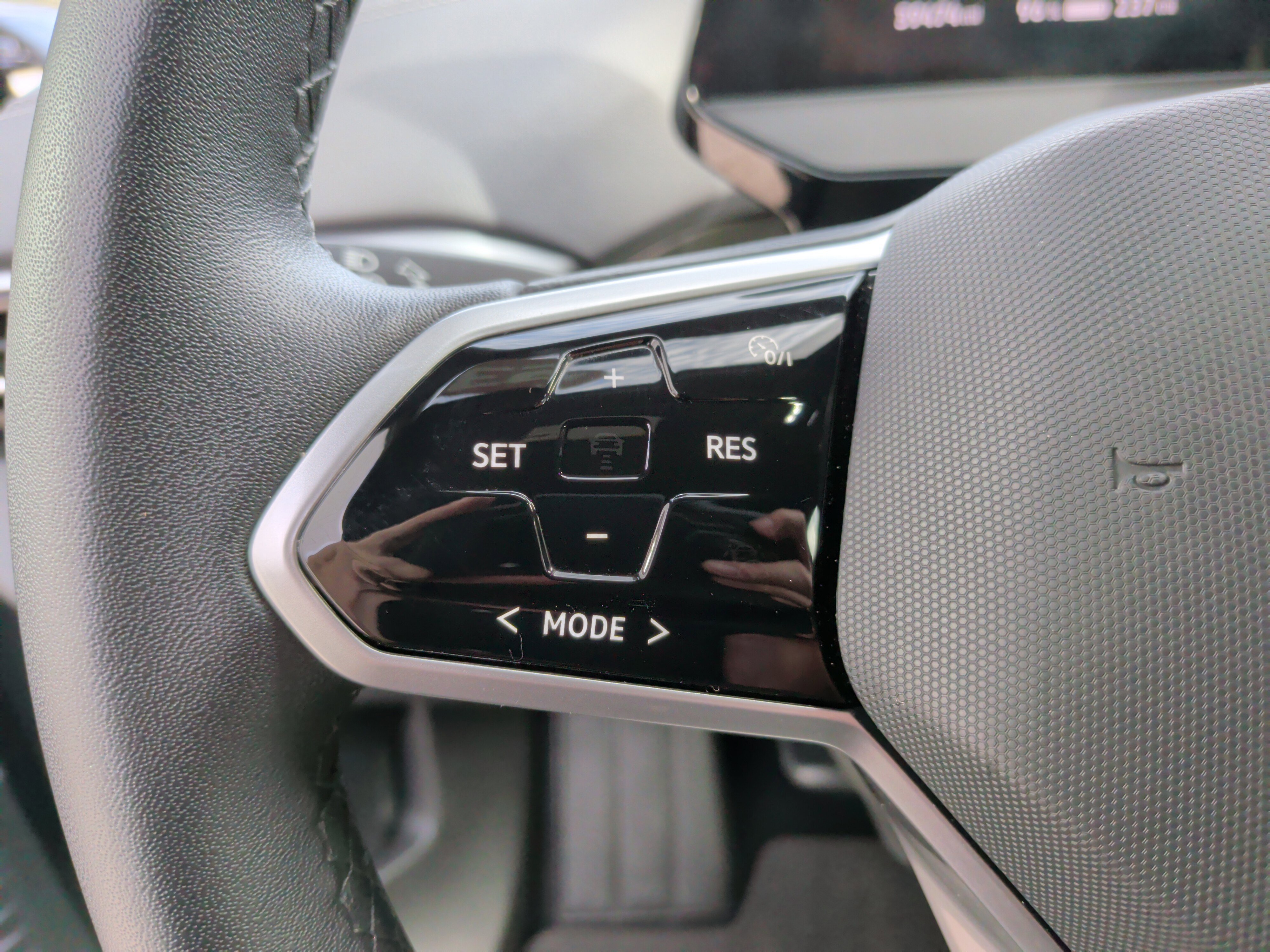 Used 2023 Volkswagen ID.4 Pro image 19