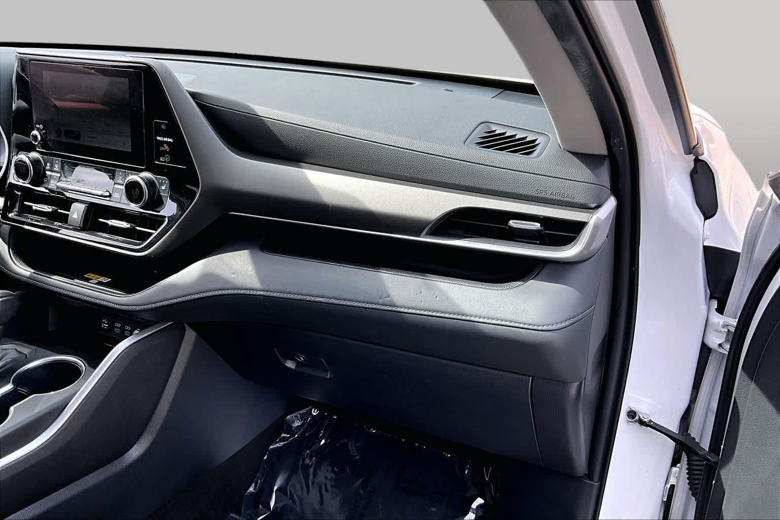 Used 2023 Toyota Highlander XLE FWD image 19