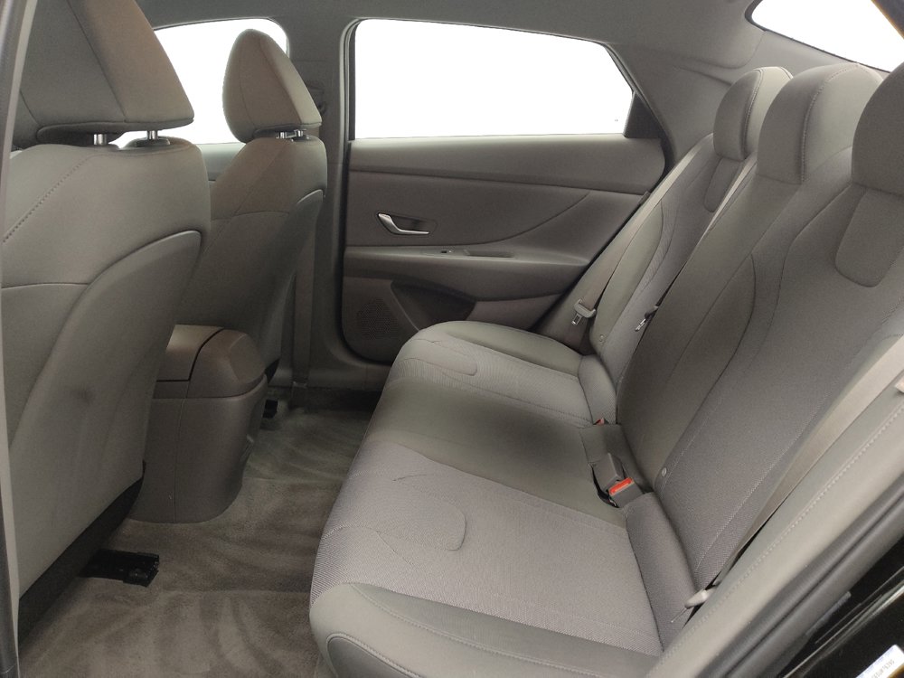 Used 2025 Hyundai Elantra SE FWD image 18